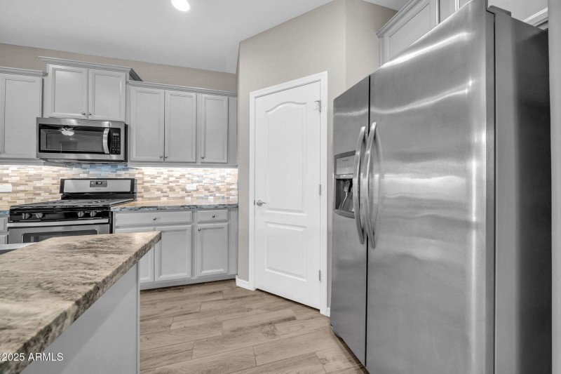 29994 N 115th Dr-9