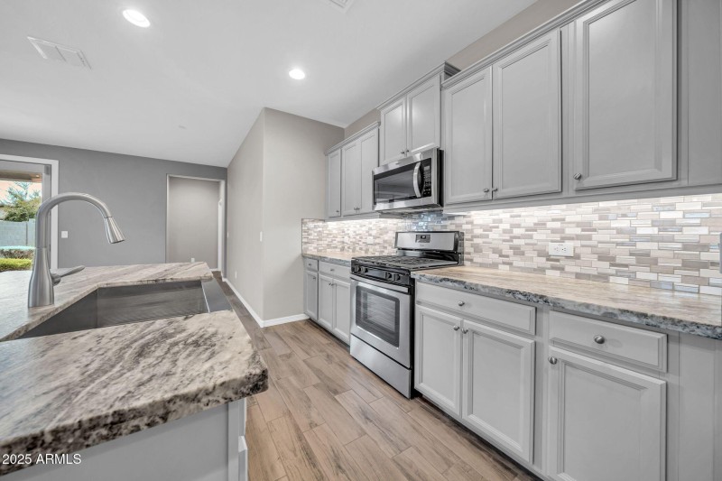 29994 N 115th Dr-10