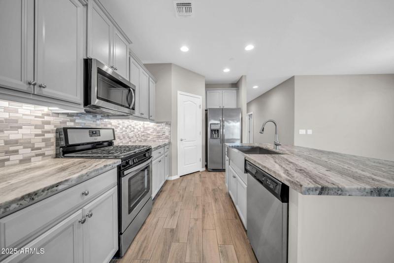 29994 N 115th Dr-11