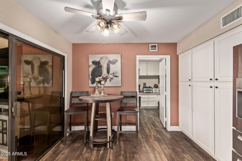 Eat-in Kitchen