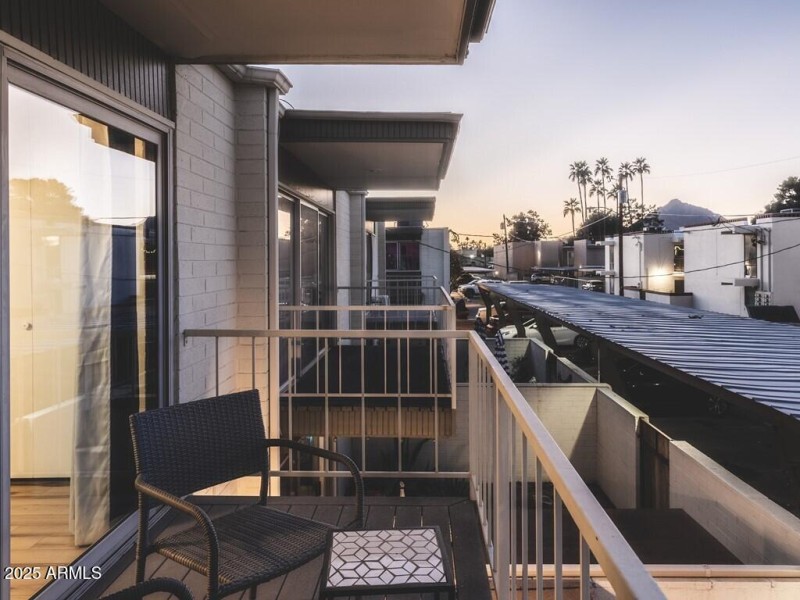 013_Balcony Area