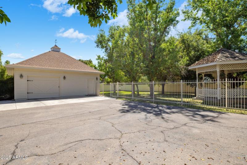 Detached Garage