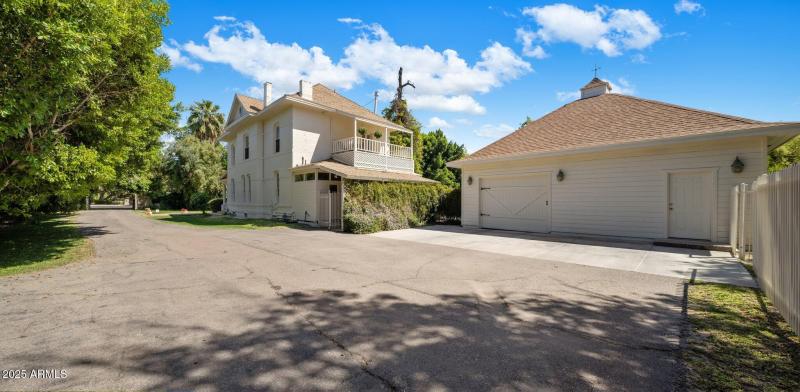 Detached Garage