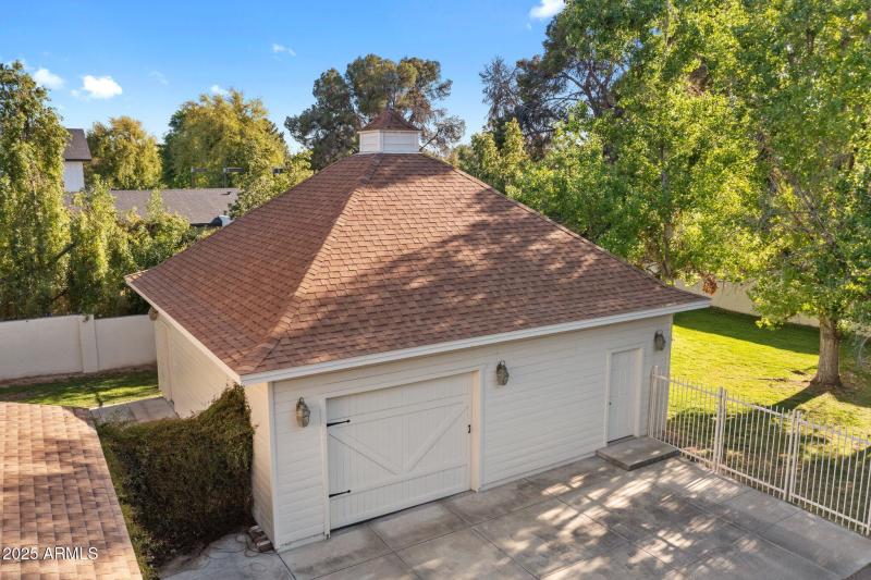 Detached Garage