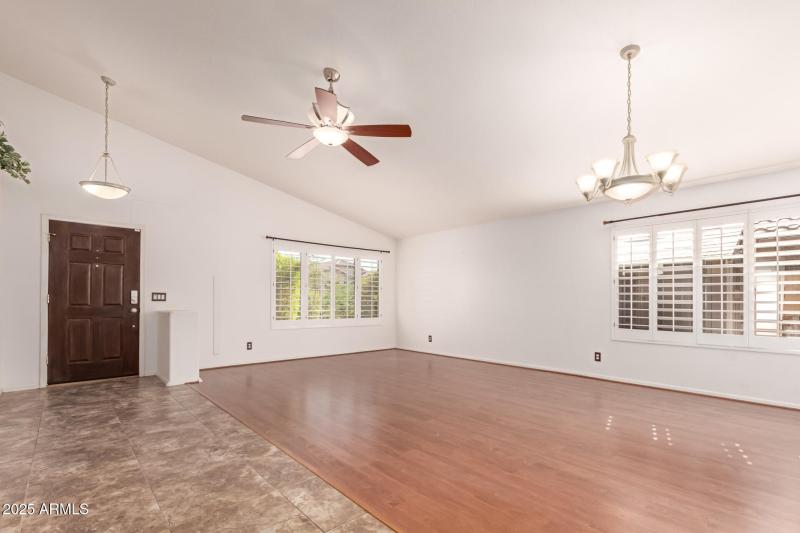 ENTRY/FAMILY/DINING