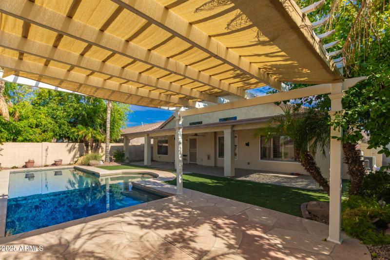 BACKYARD/PERGOLA
