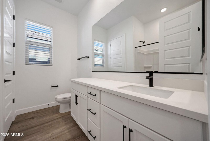 1027 Bath 2