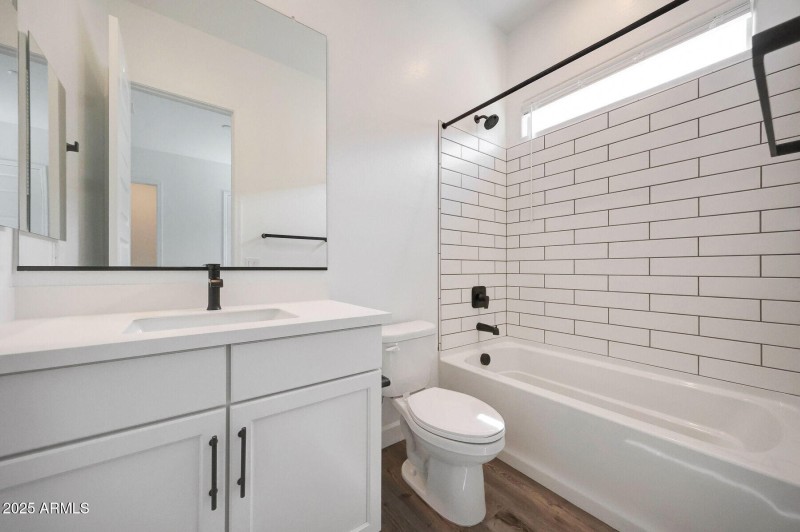 1027 Bath 3