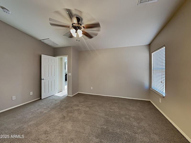 1004506.18584 W Illini Street_9