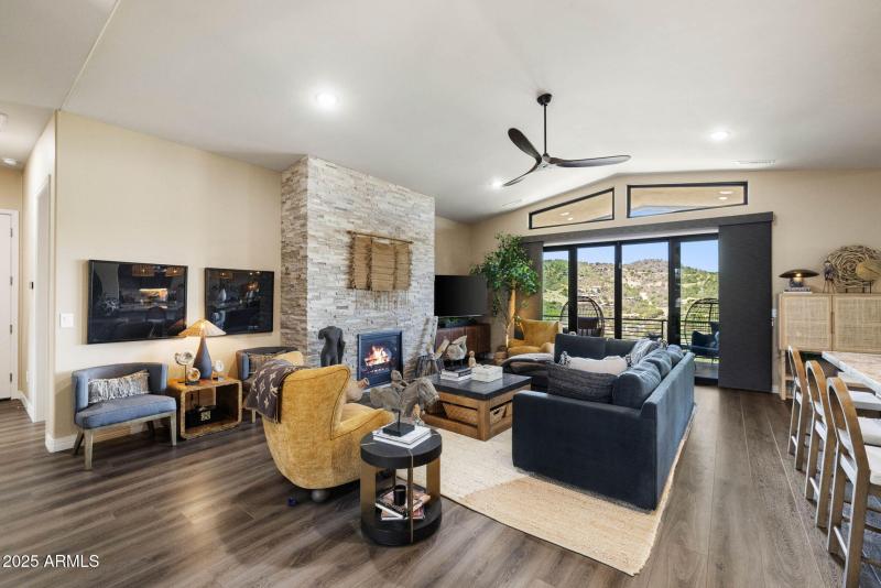 8-Living Room (1)
