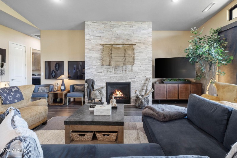 10-Living Room (3)