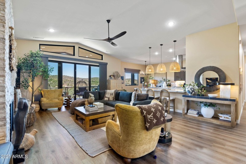11-Living Room (4)