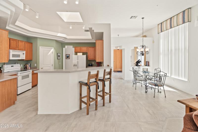 Kitchen breakfast bar