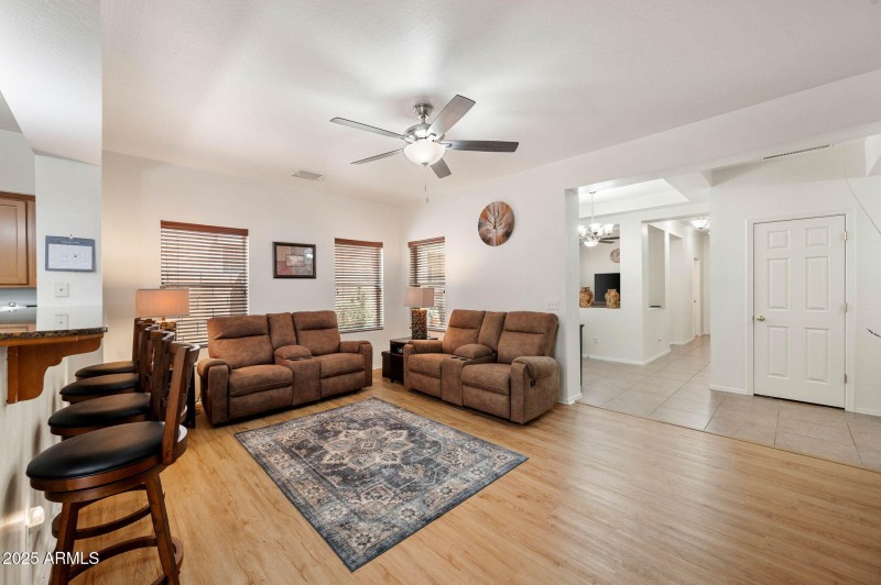 5-Living Room (1)