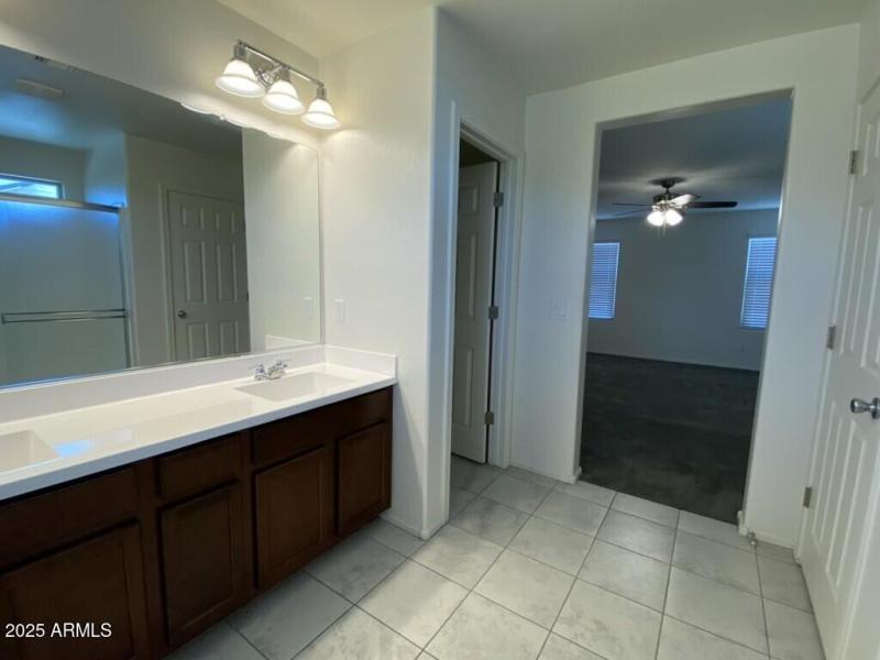 F6B5DCF9-AD1E-4EA0-A24B-AB47B2BD5BD4_1_1