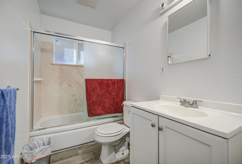 Bathroom 2-pic 1