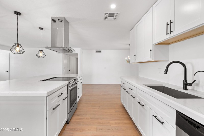 16-Kitchen & Dining