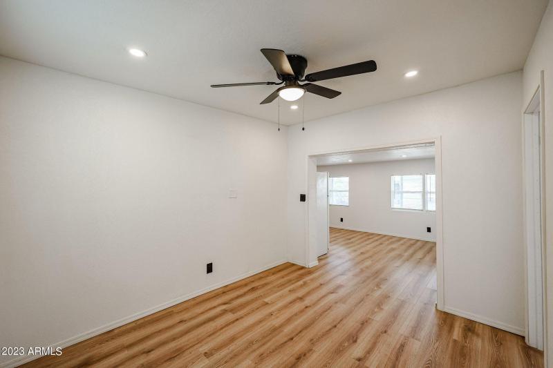 LIVING ROOM C