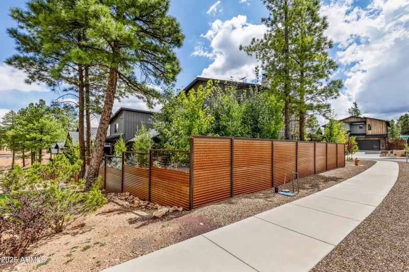 1810 E Magnolia Dr-51