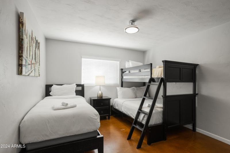 PropertyImageCo_7702EVerdeLn_WEB16