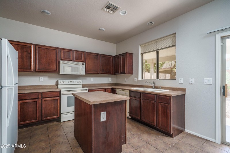 7) KITCHEN