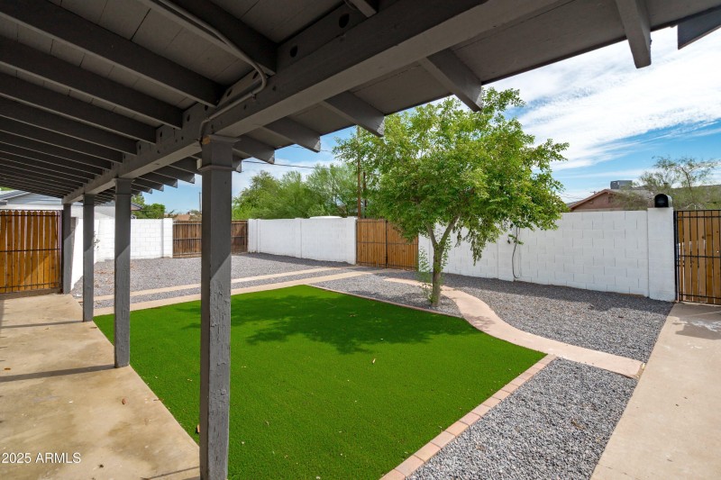 04-Courtyard