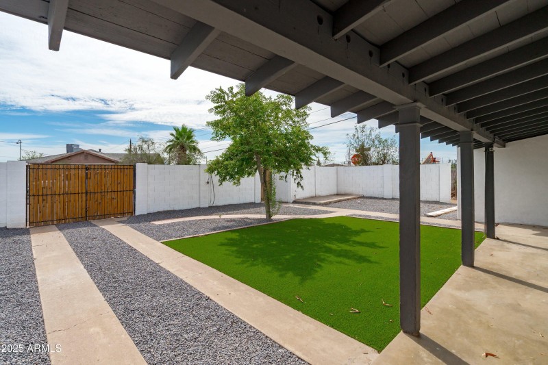 05-Courtyard