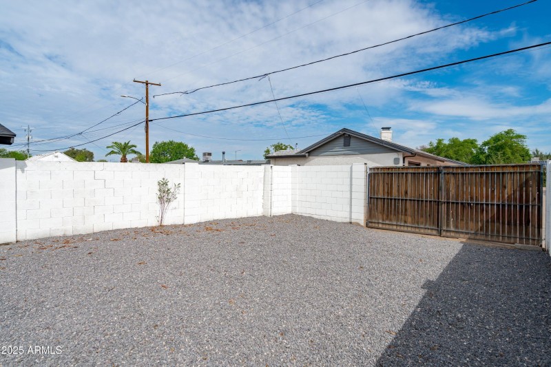 11-RV Gate