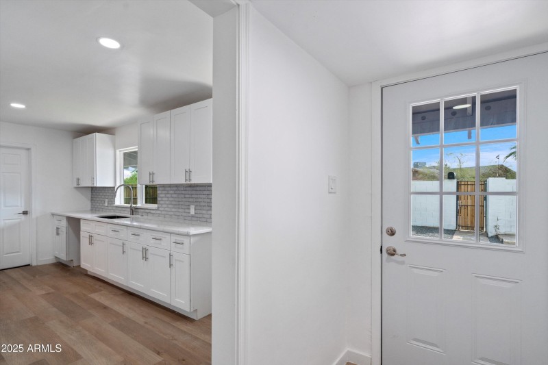 12-Entry to Kitchen