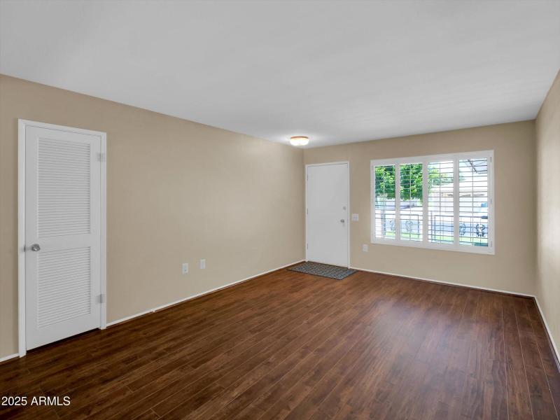 08-10825 W Caron Dr-4