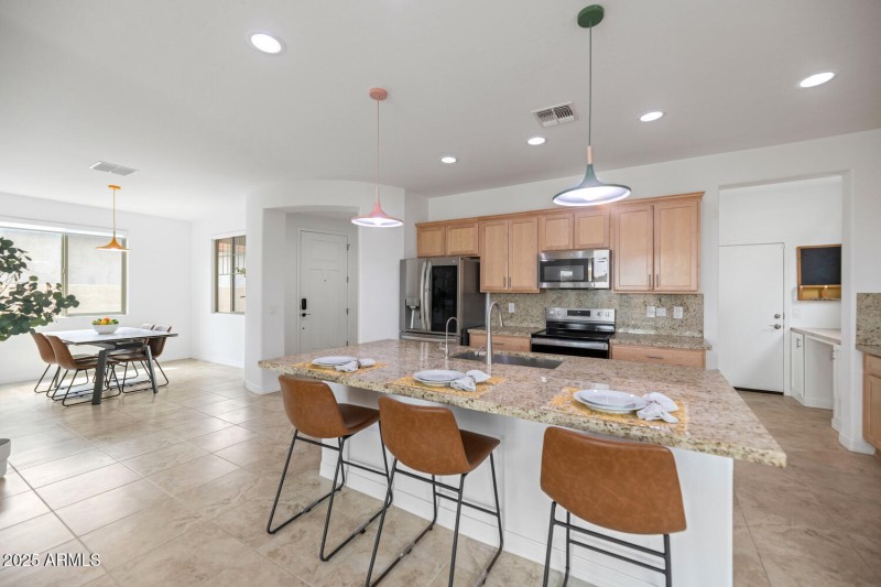 5823 S Del Rancho