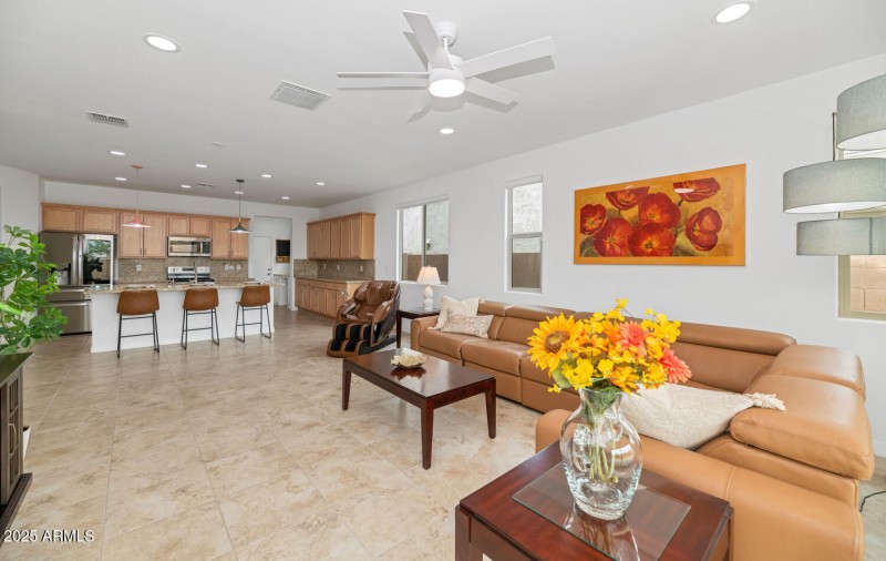 5823 S Del Rancho