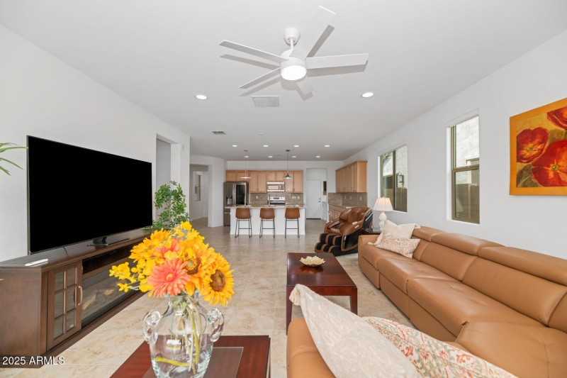 5823 S Del Rancho