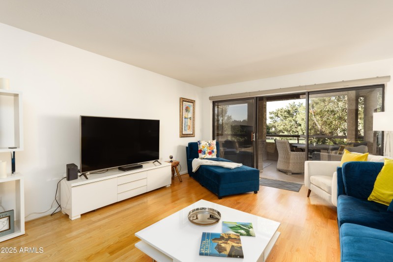 LARGE LIVING AREAS