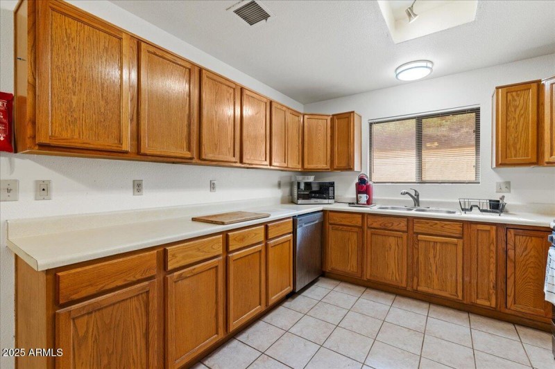 12-Kitchen