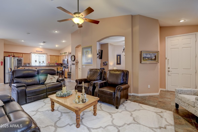 06_Living Room 4
