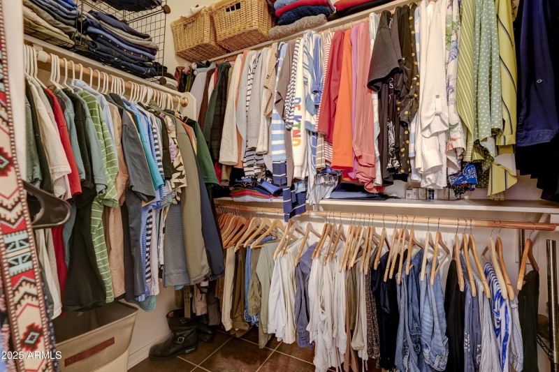 09_Primary Closet 1