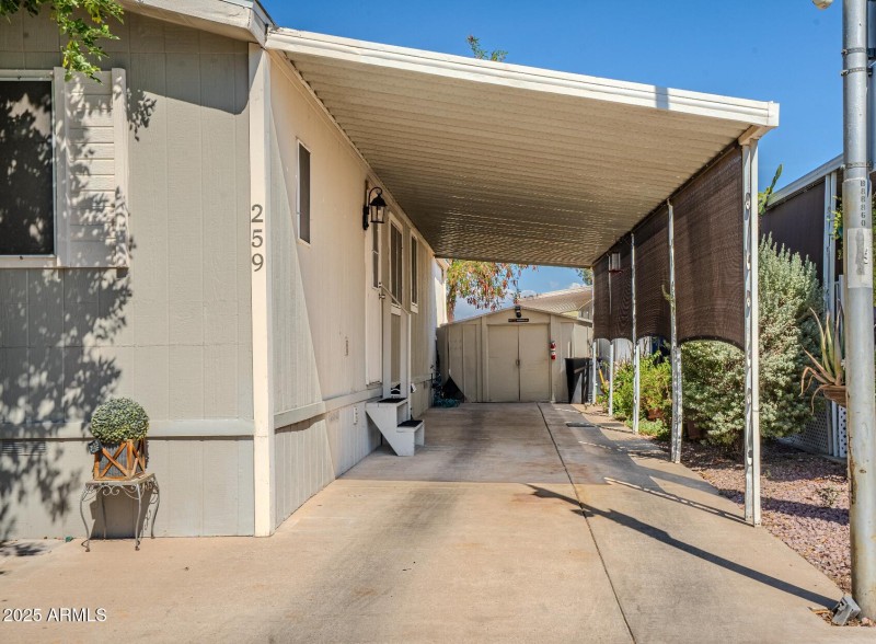 CARPORT