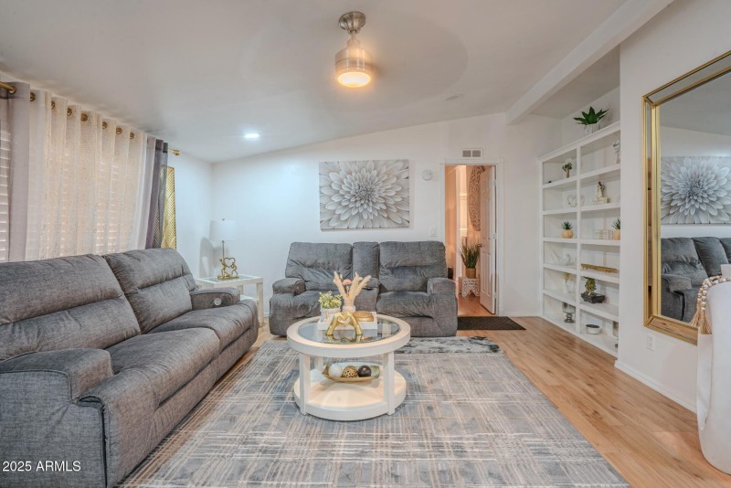 LIVINGROOM