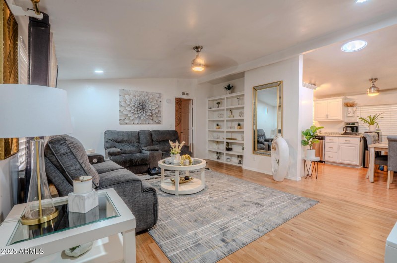LIVINGROOM