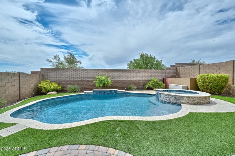 Backyard-Pool