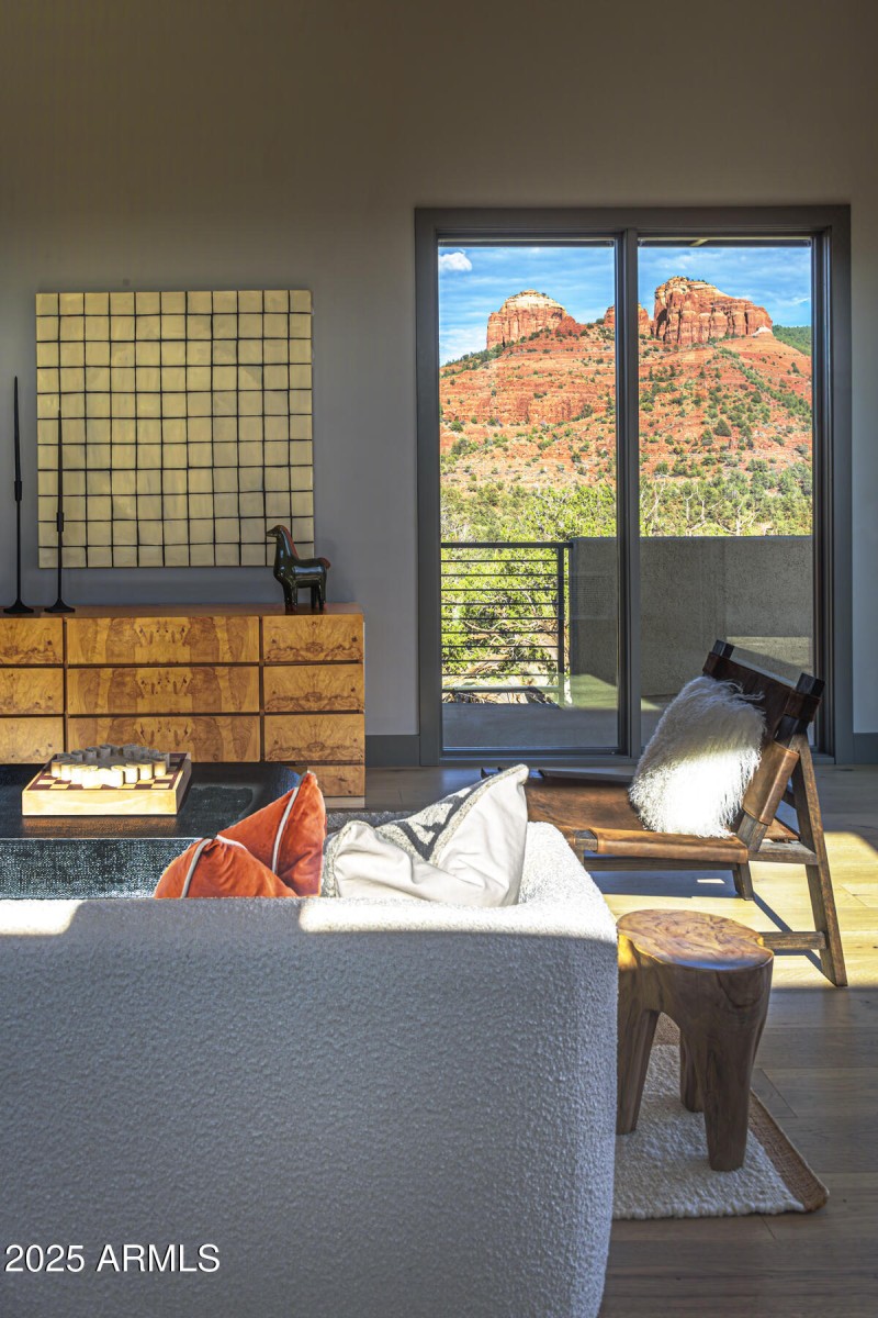 Family Room w 3/4 Bath