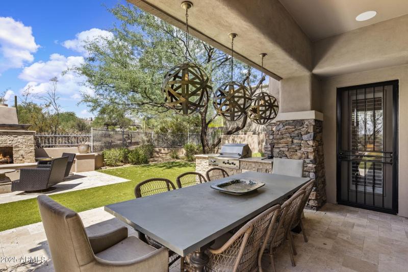 044_Outdoor Dining