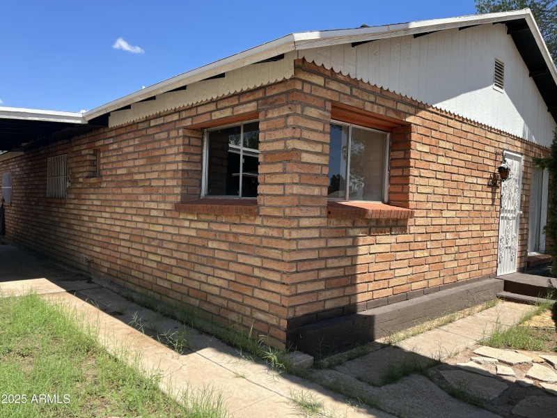 Front of House IMG_1992