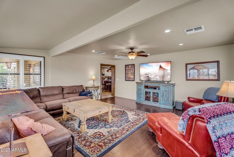 14-web-or-mls-7th Ave-14