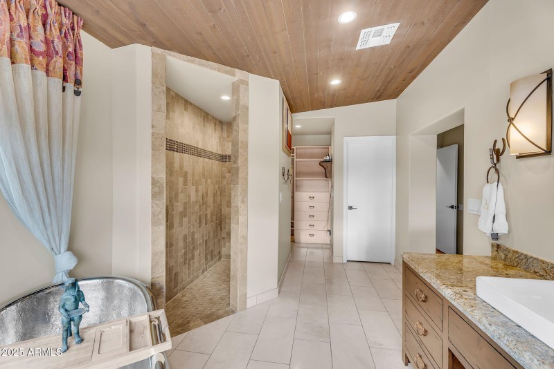 41-web-or-mls-7th Ave-31