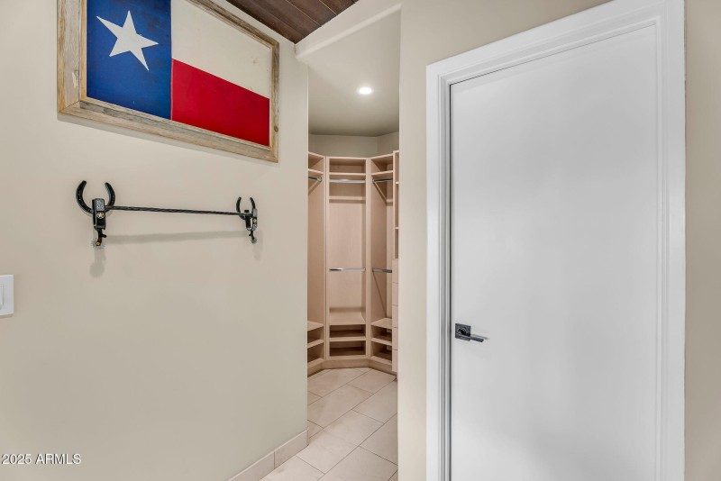 44-web-or-mls-7th Ave-34