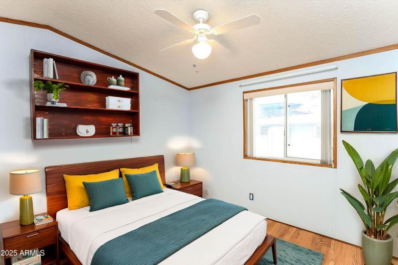 Property_537F_DSC04975-Edit_-_Bedroom_-_