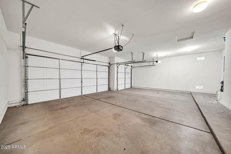 Garage, 3-Car