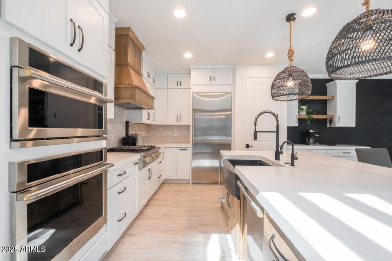 Built In Ice Maker & Wine Fridge